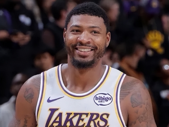 大众会员-斯玛特和海斯打成最大赢家！雷迪克发布会公开称赞，统治内外线！|湖人|马库斯-斯玛特|新奥尔良鹈鹕队|贾克森·海斯|JJ-雷迪克_新浪体育_新浪新闻