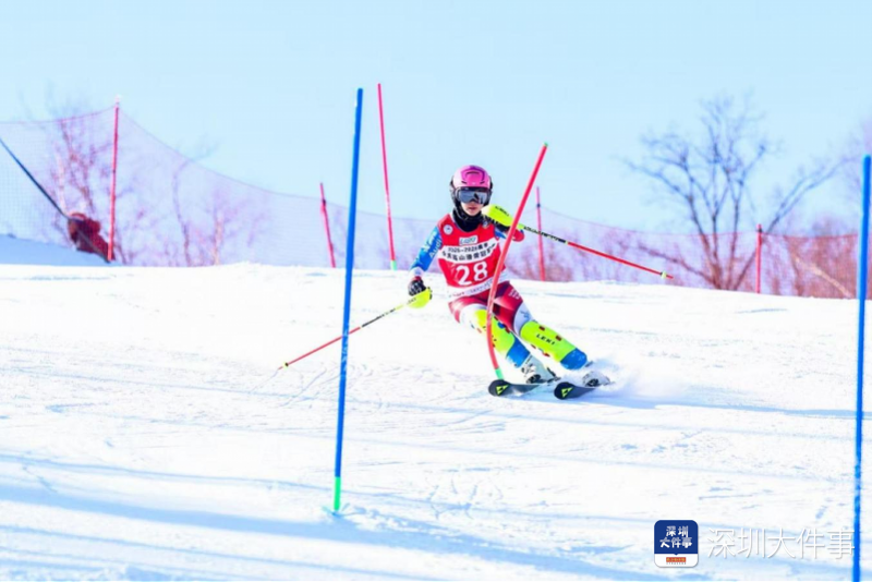 视频-广东首位！深圳高级中学学生获评高山滑雪国家一级运动员